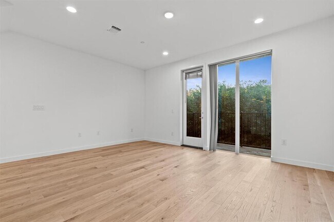 Foto del edificio - 6020 Springdale Rd