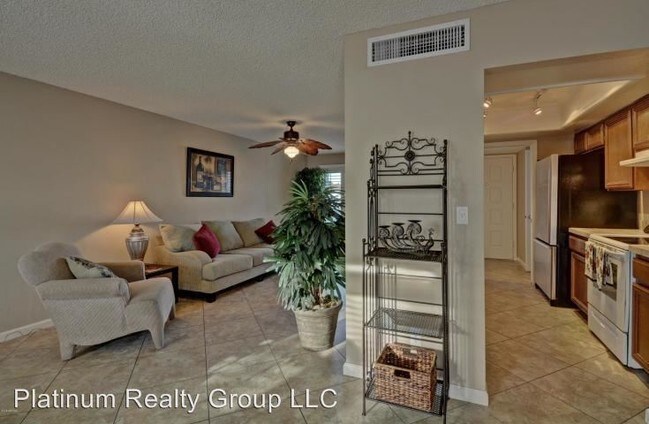 Foto del edificio - 2 br, 1.5 bath House - 907 E Michigan Ave