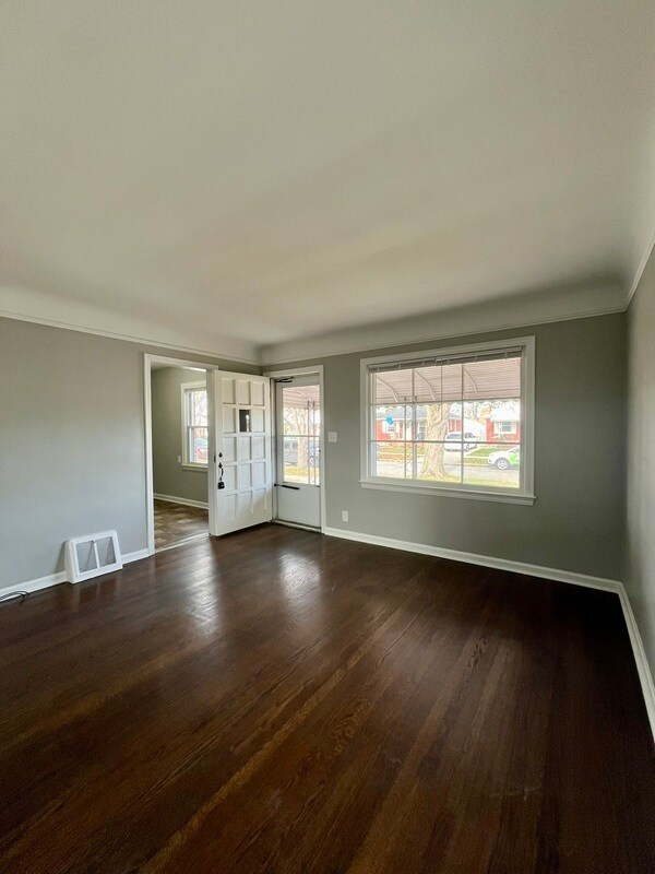 Foto del edificio - 12811 Plum St