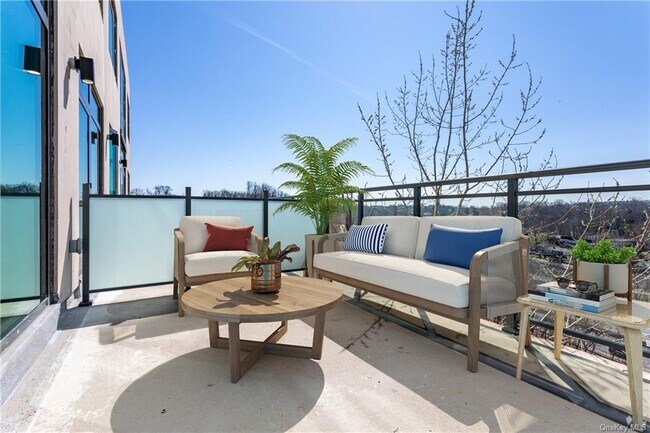 Foto del edificio - 667 Ridge Hill Boulevard