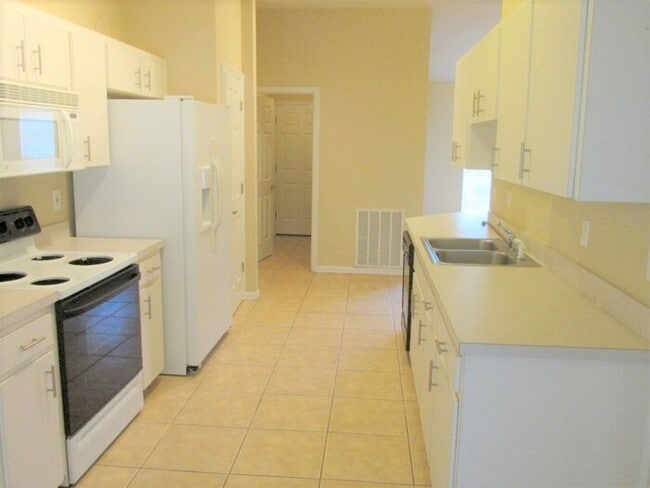 Building Photo - Very Nice 3/2 Home