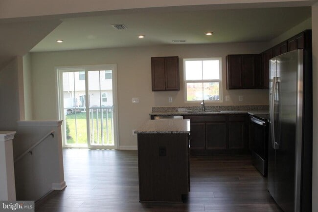 Foto del edificio - 2570 Laurel Pk Dr