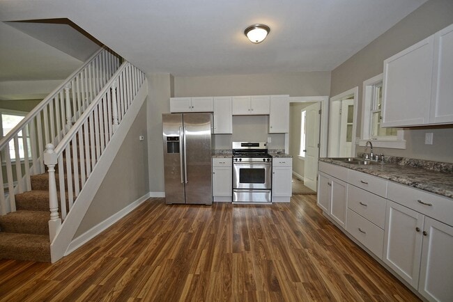 Building Photo - 3 bed 3 bath remodeled house for rent
