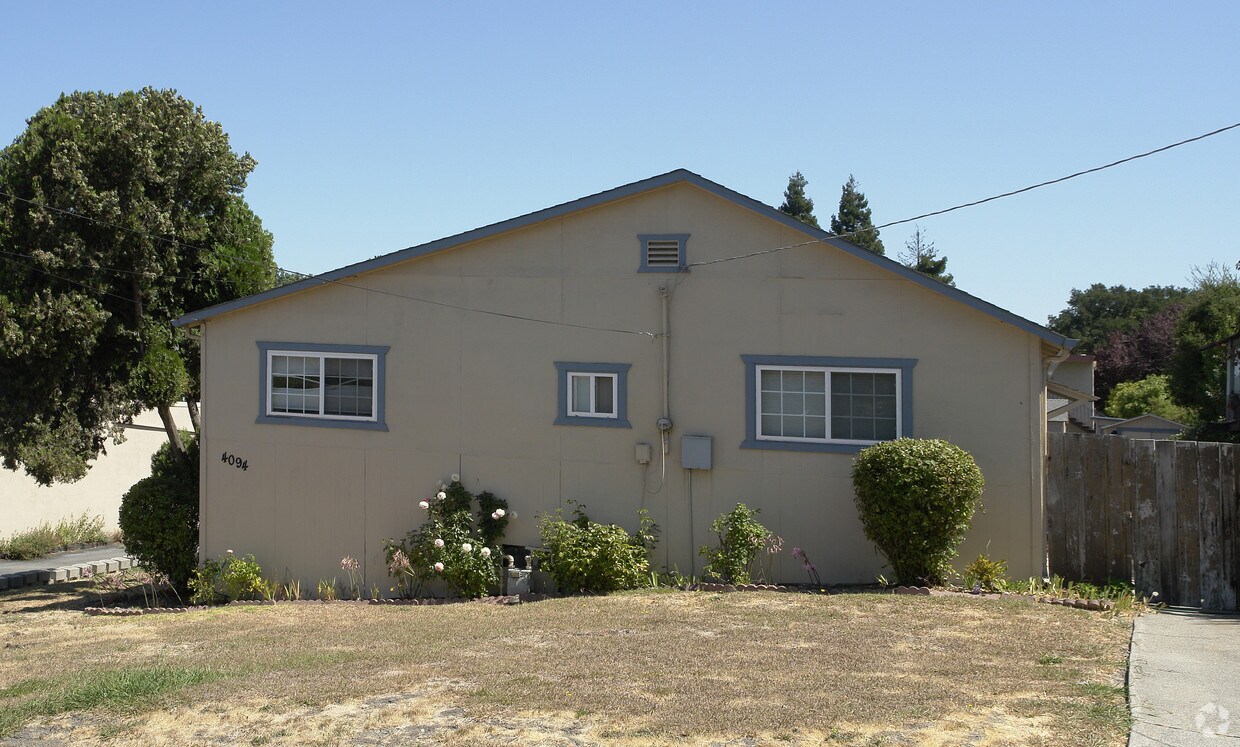 Building Photo - 4094 La Colina Rd