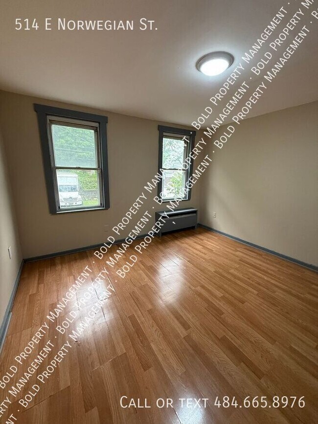Building Photo - 514 E Norwegian St