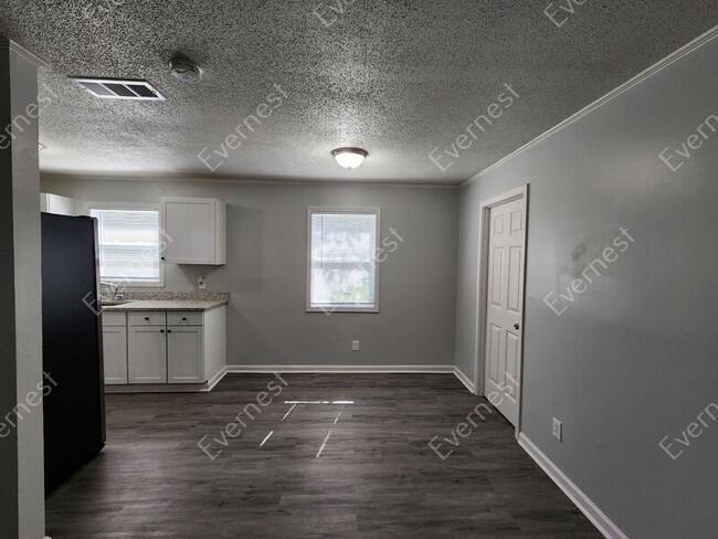 Building Photo - 472 Mount Vernon Rd NW