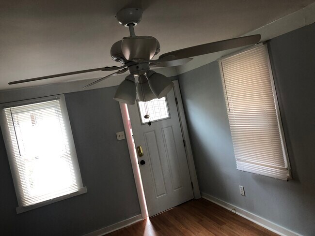 Sala de estar - 1130 Crease St