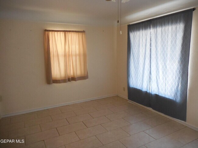 Foto del edificio - 8308 Vance Pl