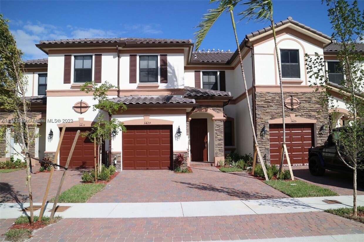 3429 W 92nd Pl, Hialeah, FL 33018 Townhome Rentals in Hialeah FL