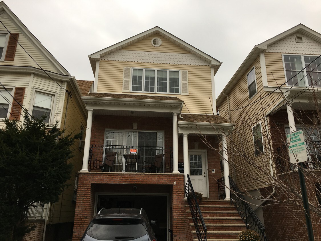 Primary Photo - 82 W 14th St