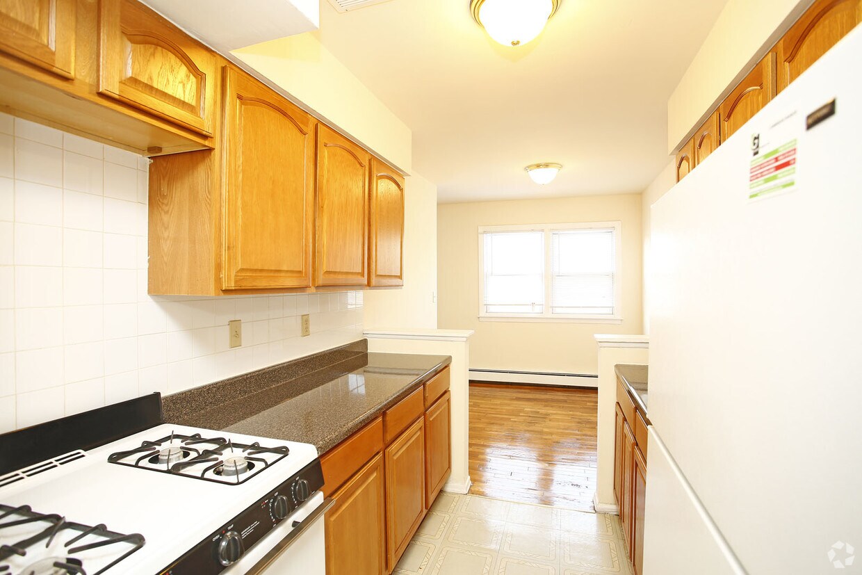 Cambridge Manor Apartments in Elizabeth, NJ