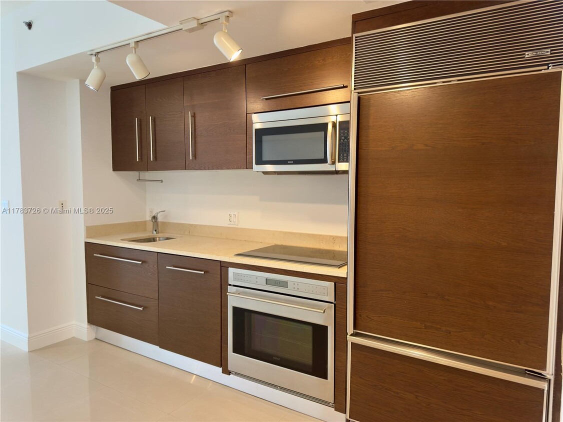 Primary Photo - 475 Brickell Ave
