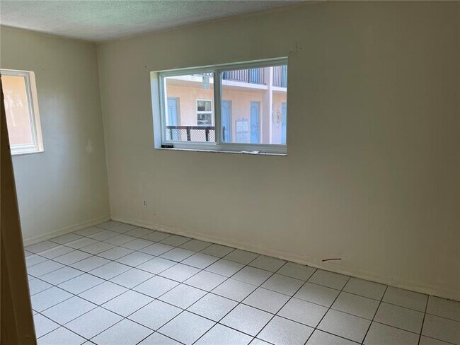 Foto del edificio - 2244 Madison St