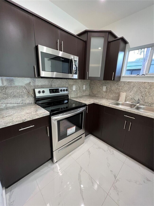 Foto del edificio - 7930 NW 14th Ave