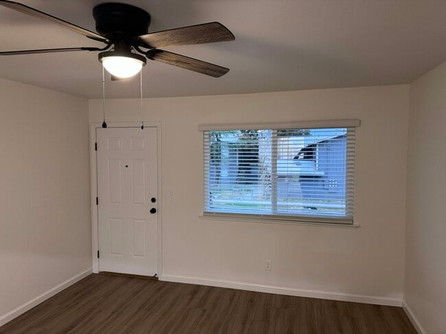 Foto del edificio - 2118 N Glenn Ave