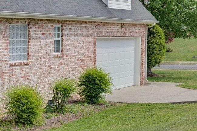 Photo - 100 Camden Ct N House