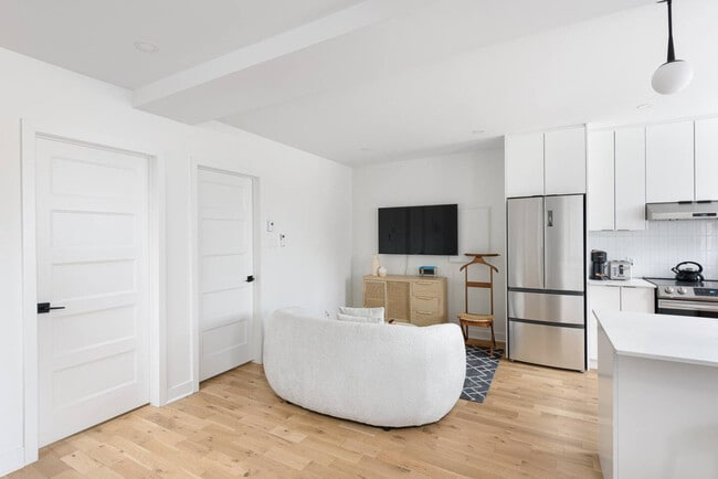 Building Photo - 3632 Rue Notre-Dame Ouest-SI ID1601920P