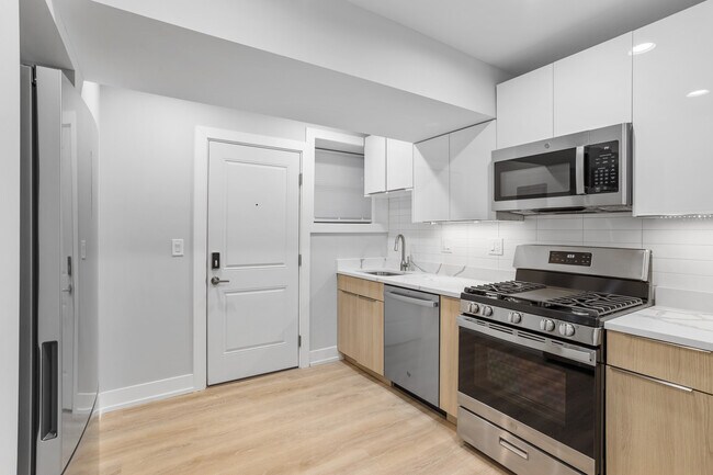 Foto del edificio - 6931 N Lakewood Ave