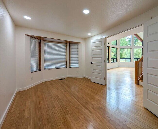 Foto del edificio - 18120 18th Ave NW