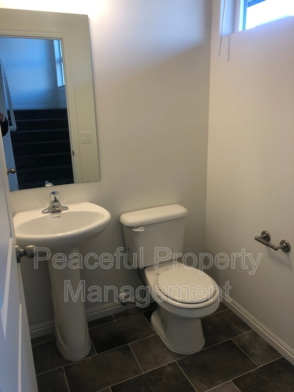 Building Photo - 452 Willow Leaf Rd