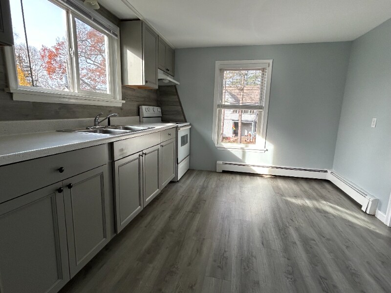 16 Laurel St Unit Floor 2, Manchester, CT 06040 Room for Rent in