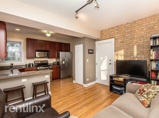 Building Photo - 3018 W Belle Plaine Ave