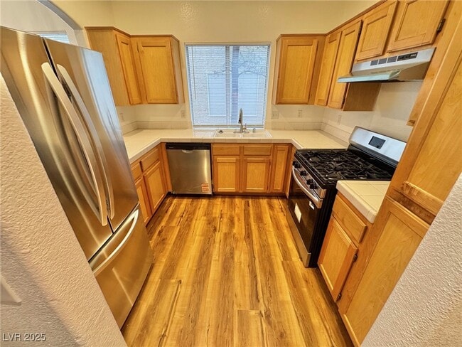 Building Photo - 9916 La Paca Ave