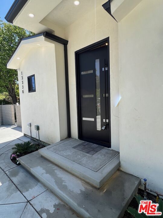 Building Photo - 13338 Magnolia Blvd