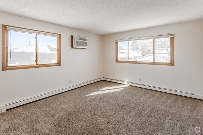 2BR, 1BA - Living Room - Willow Apartments