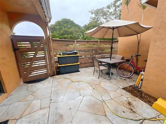 Foto del edificio - 8007 NW 71st Ct