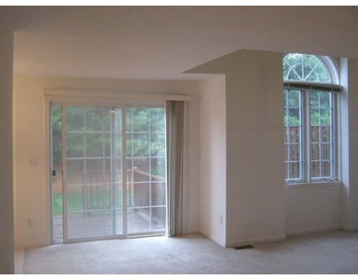 Foto del edificio - 223 Captain Eames Cir