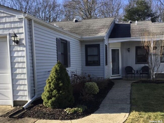 Building Photo - 47 Knolls Dr