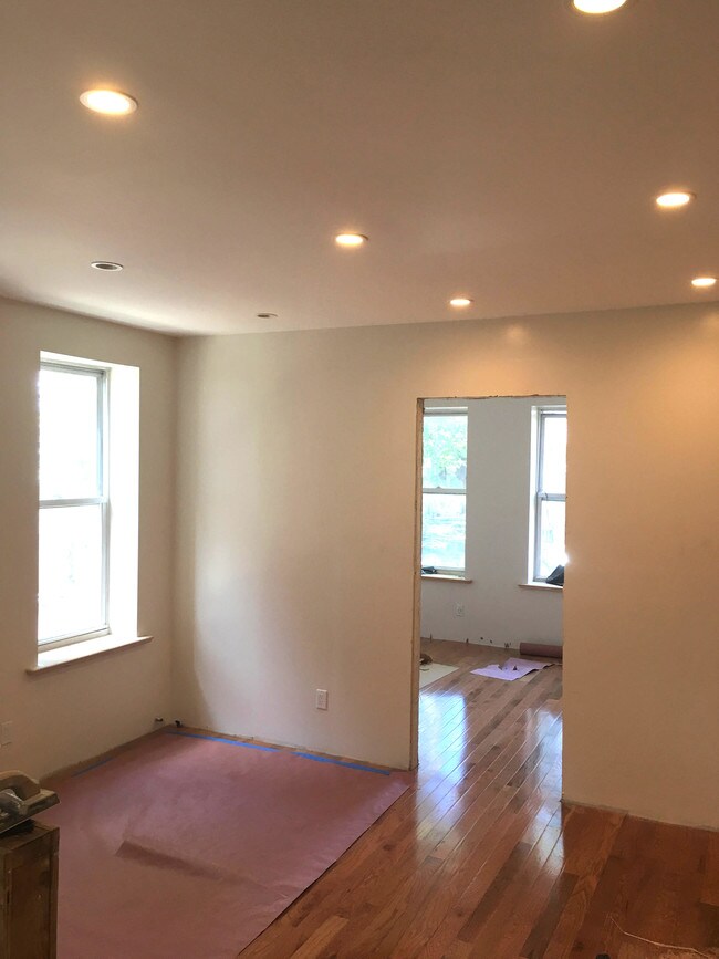 Foto del edificio - 162 E 52nd St