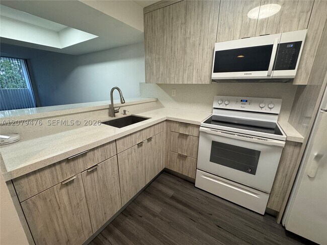 Foto del edificio - 8002 SW 149th Ave