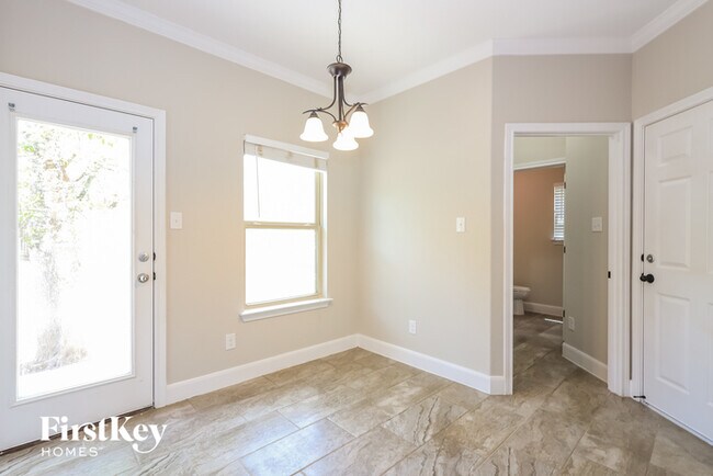 Building Photo - 6902 Alsbrook Dr