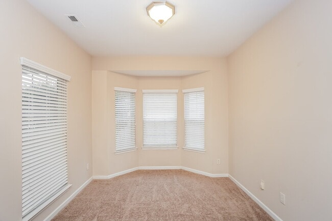 Building Photo - 6625 Courtland St