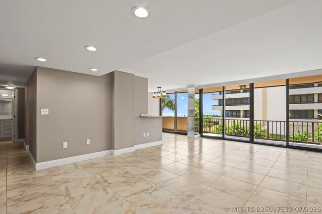 Building Photo - 4200 N Ocean Dr