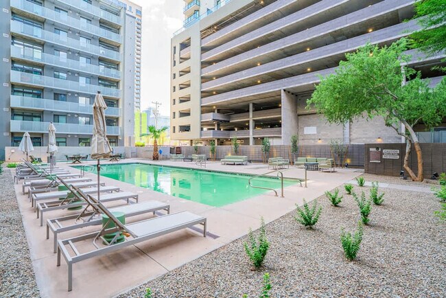 Foto del edificio - 333 E Roosevelt St