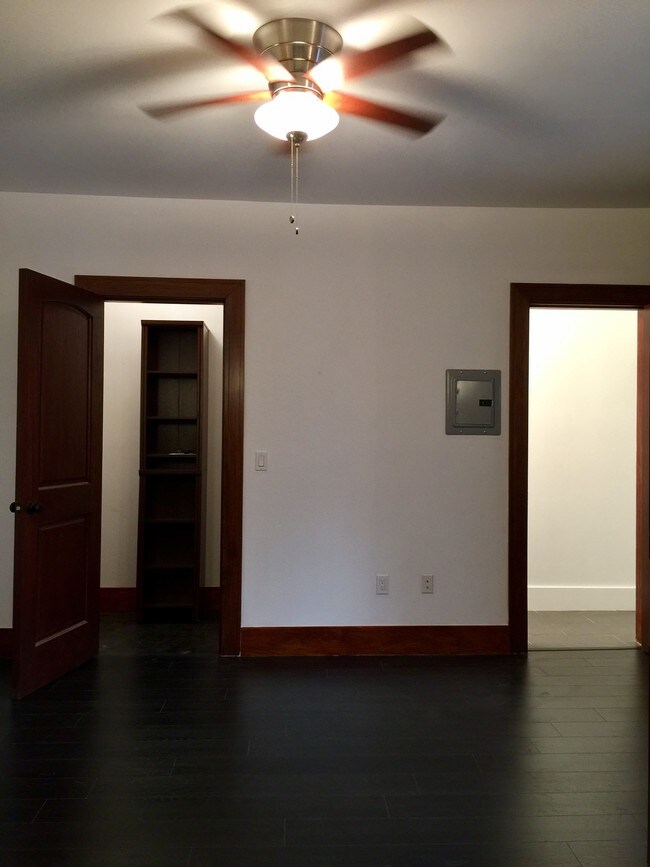 Foto del edificio - 1305 Ingraham St