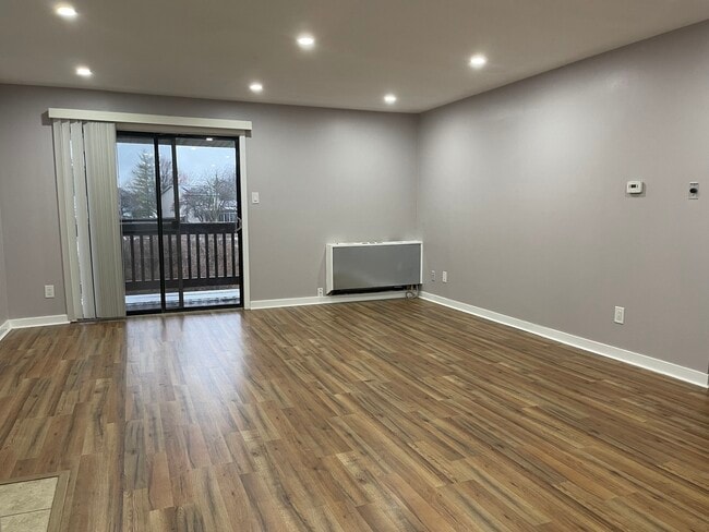 Building Photo - 803 Garden Cir