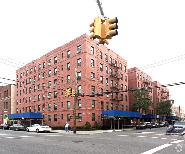 Building Photo - 1800 E 12th St