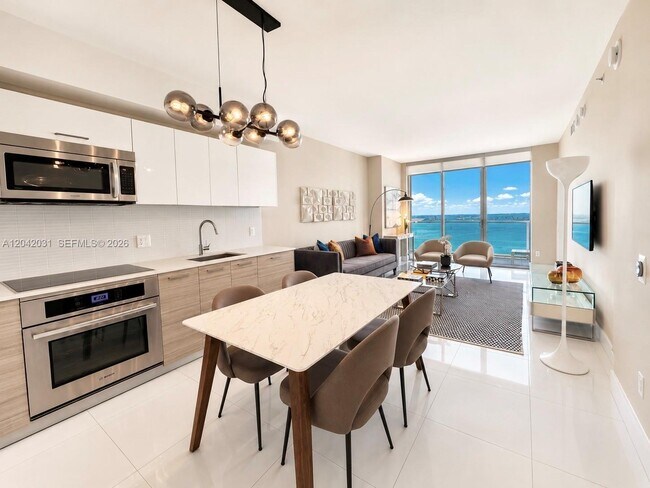 Foto del edificio - 1300 Brickell Bay Dr