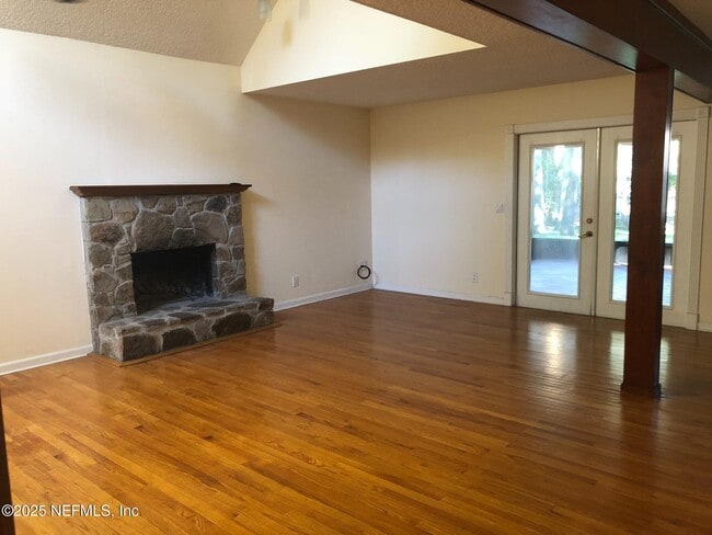 Building Photo - 1115 Hamlet Ct