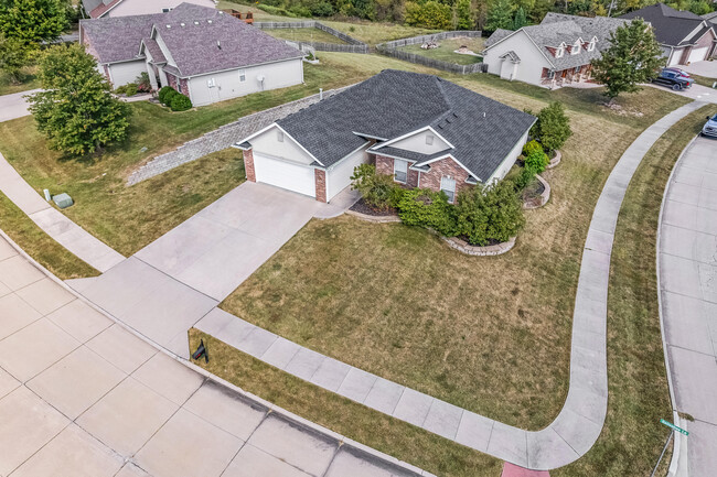 Foto del edificio - 1704 Ballentine Ln