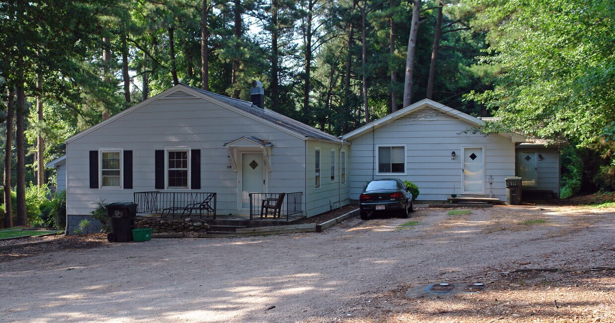 Primary Photo - 135-143 Pineland Cir