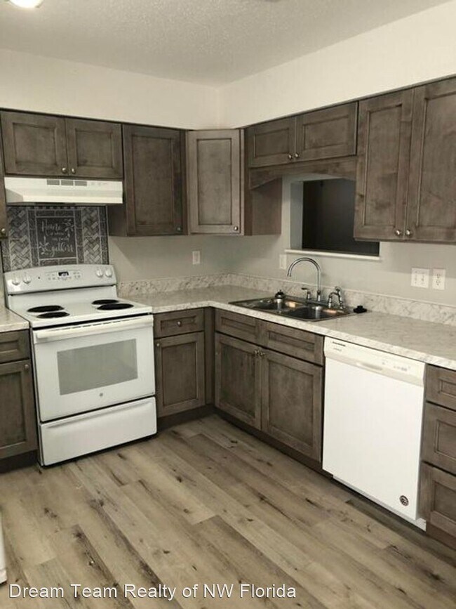 Building Photo - 3 br, 2 bath House - 806 Meadow Lane