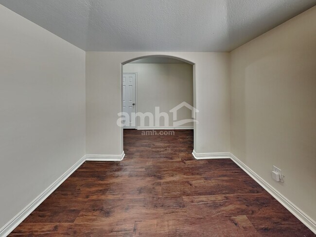 Foto del edificio - 2526 Pear Pl