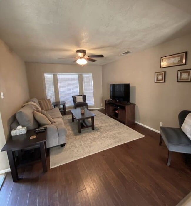 Building Photo - Beautiful 1 story - Great Central Location