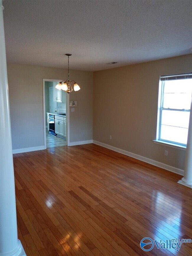 Building Photo - 5001 Frankford Dr SE