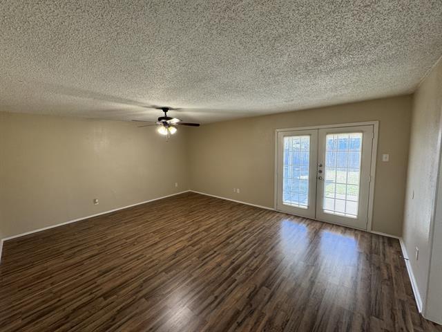 Building Photo - 3113 S Elm Dr